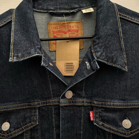 Levi Strauss Denim Trucker Jean Jacket Men's Large Dark Blue -NEW - Picture 3 of 11